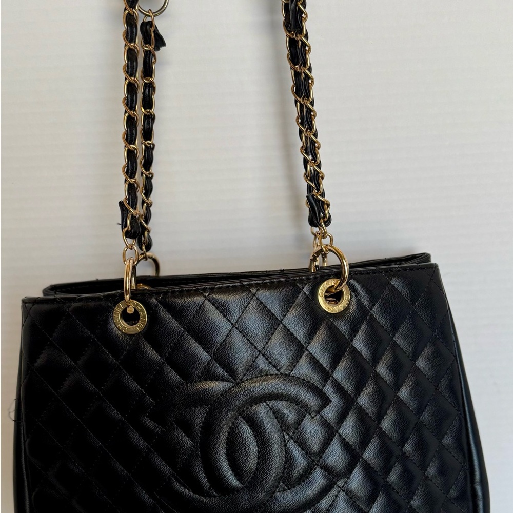 Knockoff Black Quilted Leather Shoulder Bag
